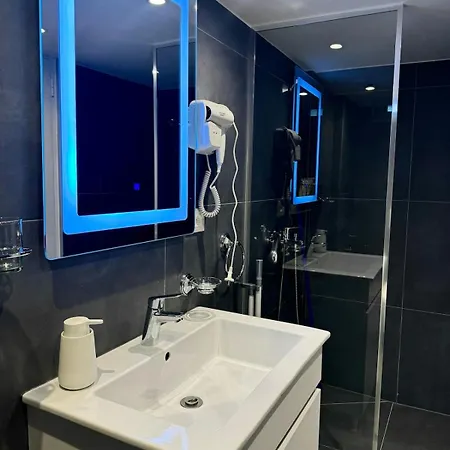 Cozy Center By Pikhost * Tiran