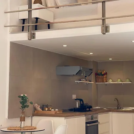 Cozy Center By Pikhost Daire Tiran